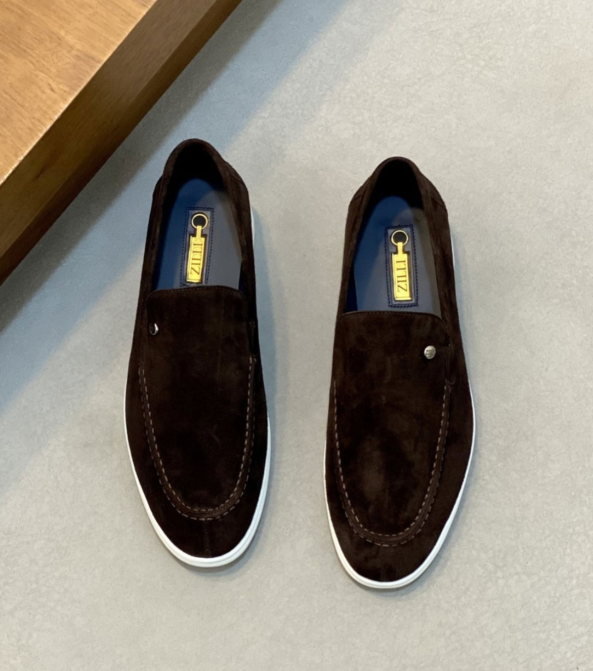 Велурени мокасини