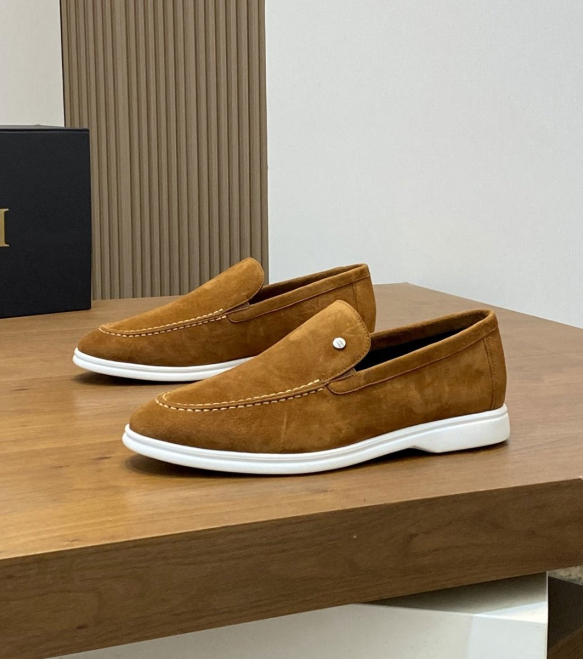 Велурени мокасини