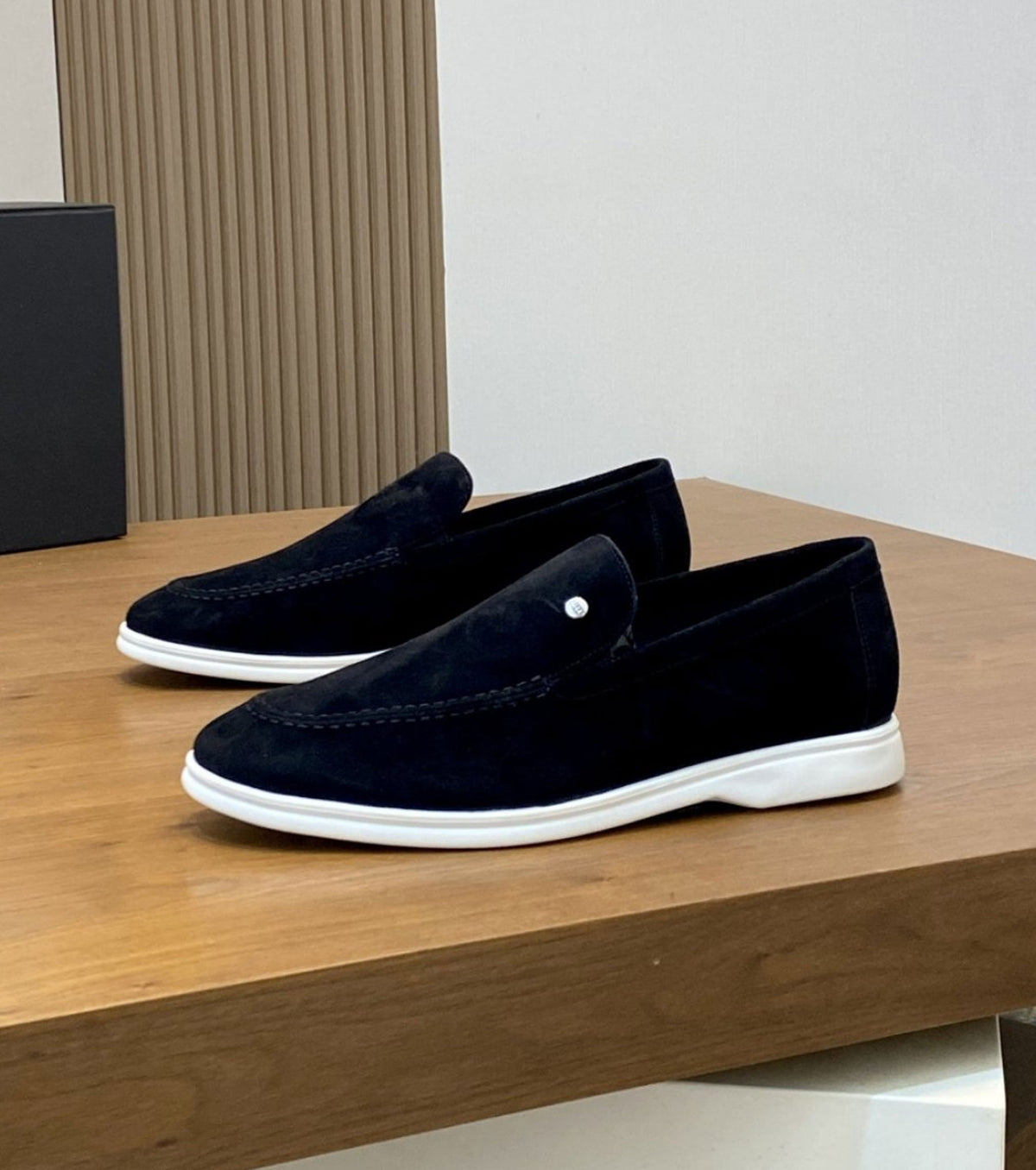 Велурени мокасини