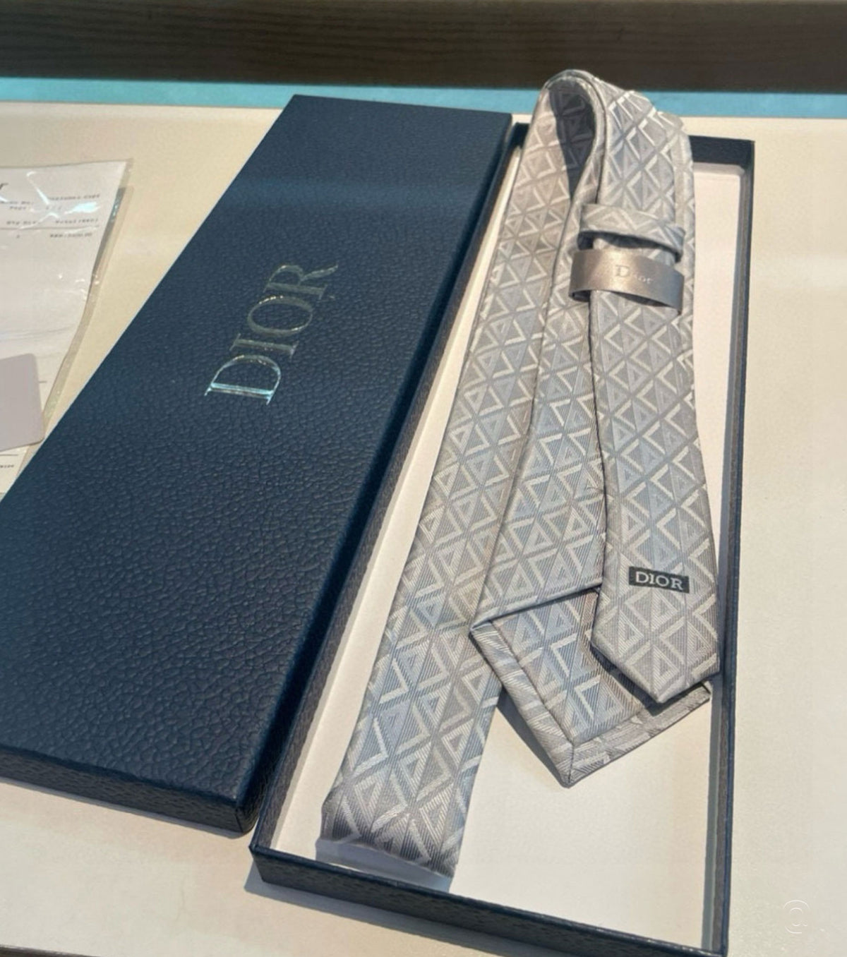 Копринена вратовръзка