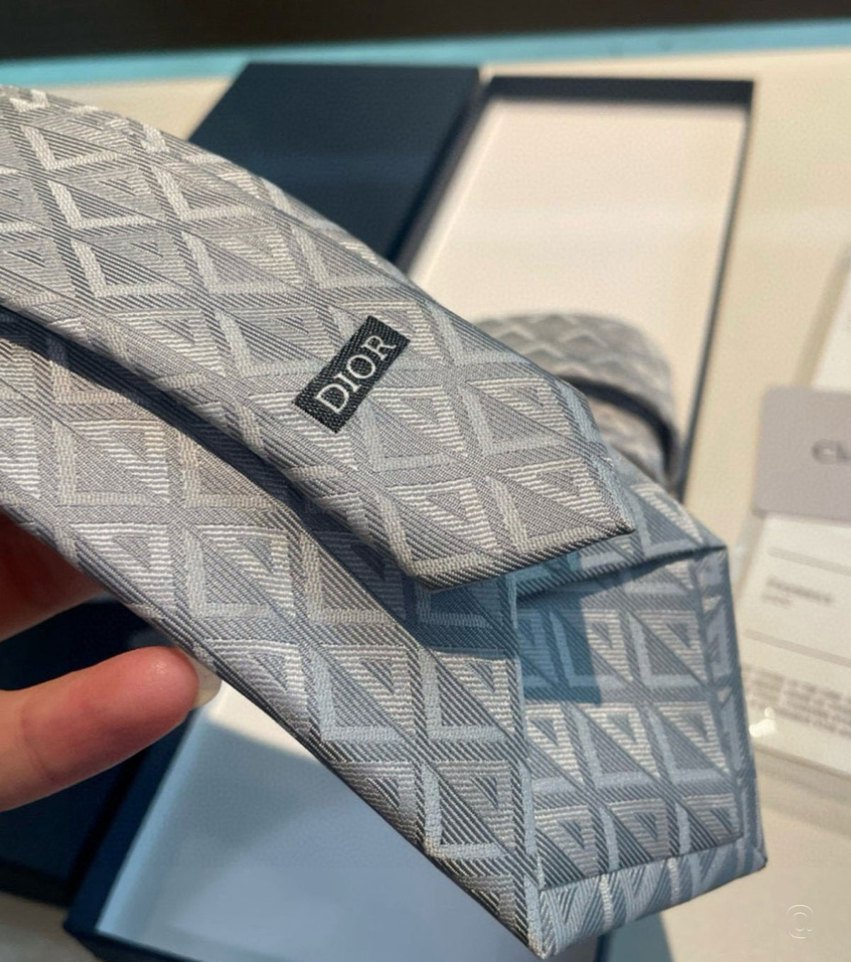 Копринена вратовръзка