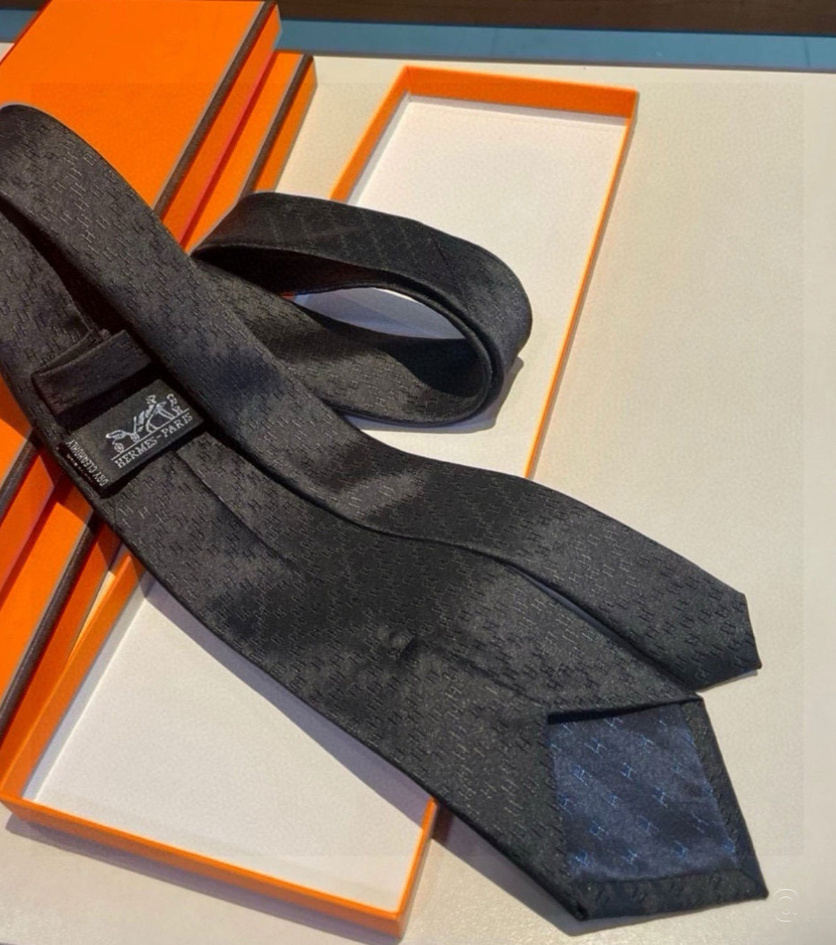 Копринена вратовръзка