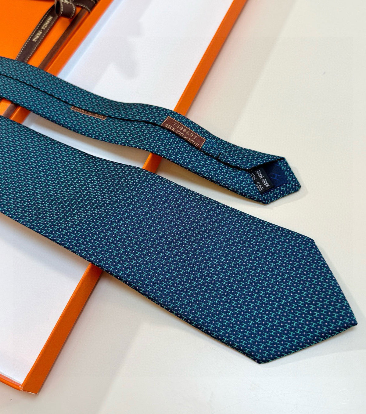 Копринена вратовръзка