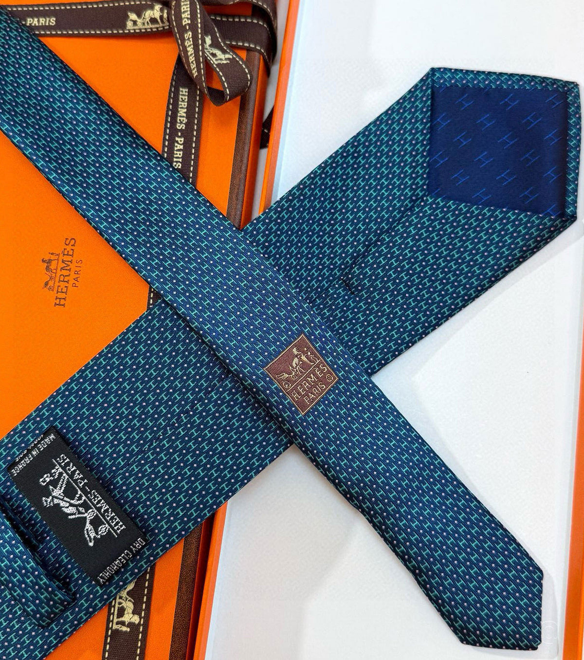 Копринена вратовръзка