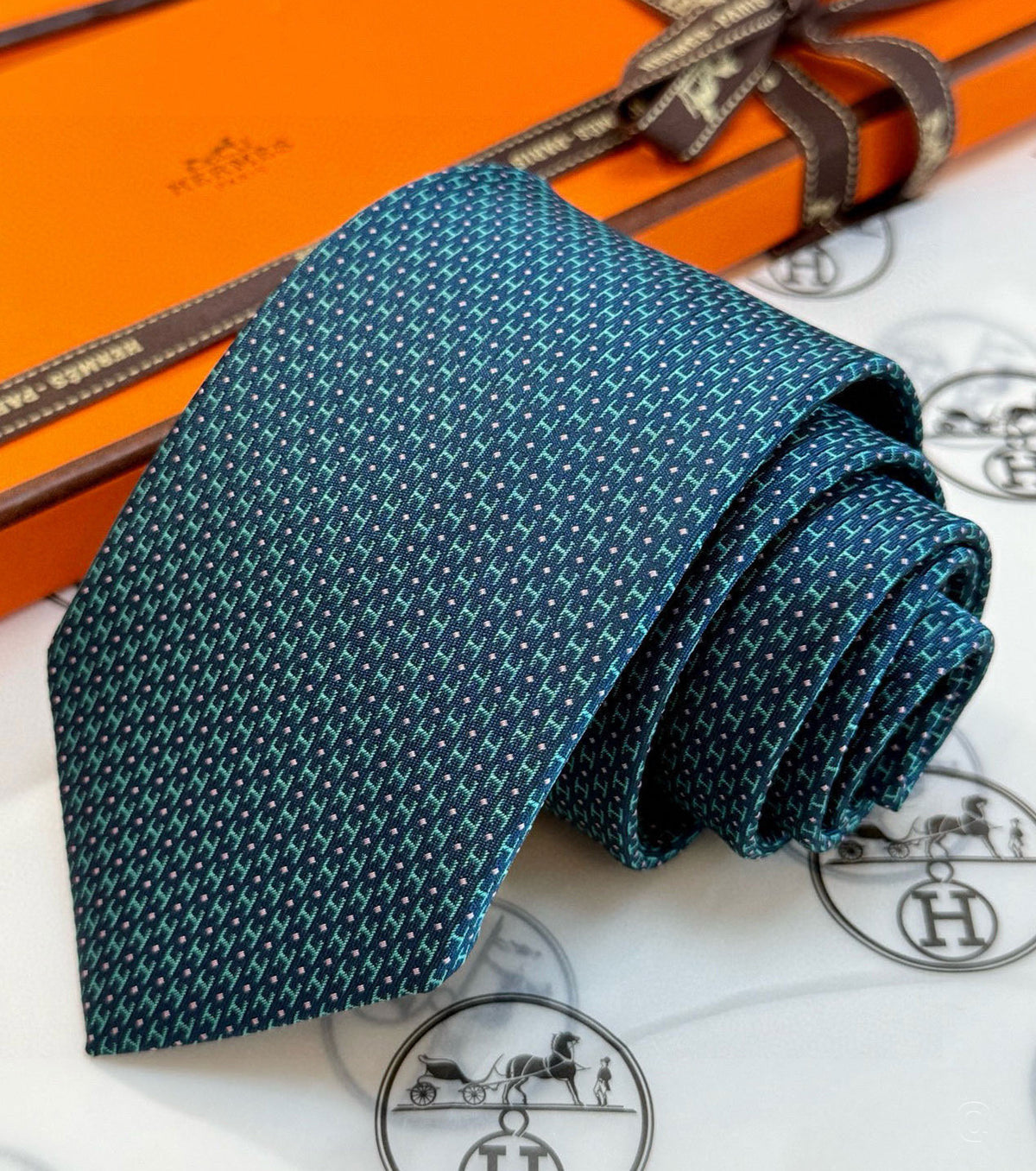 Копринена вратовръзка