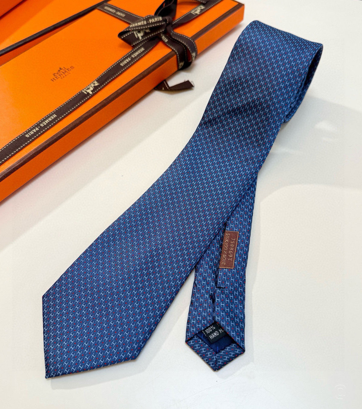 Копринена вратовръзка