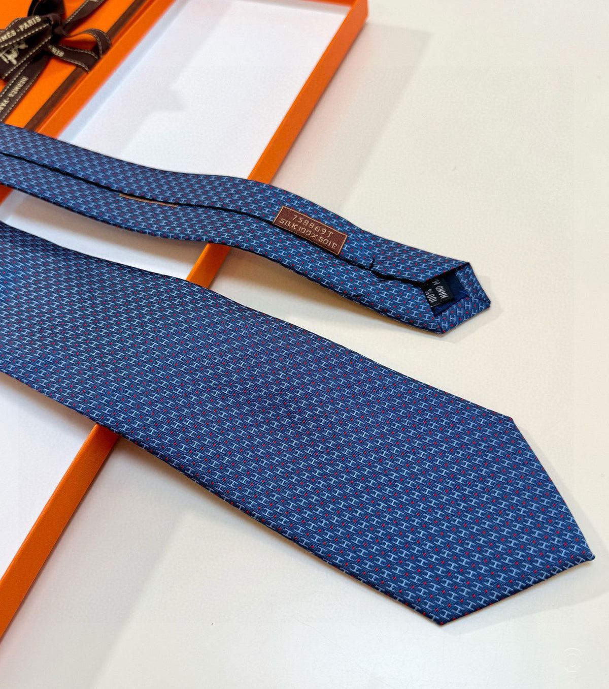 Копринена вратовръзка