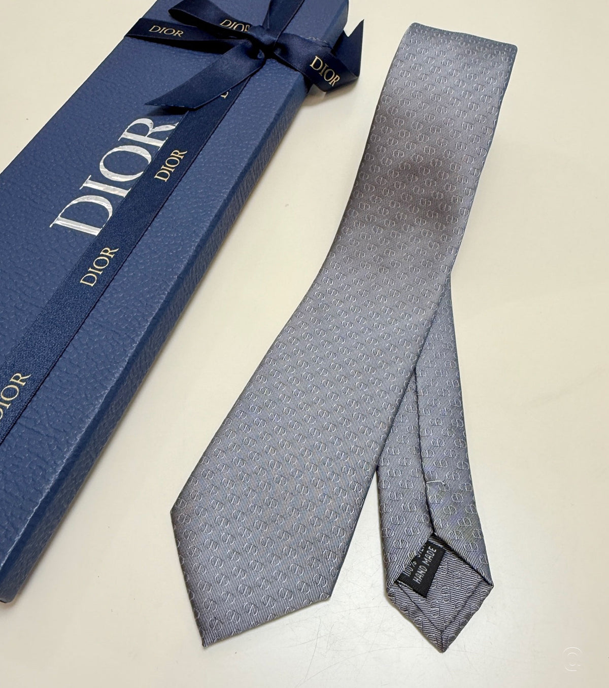 Копринена вратовръзка