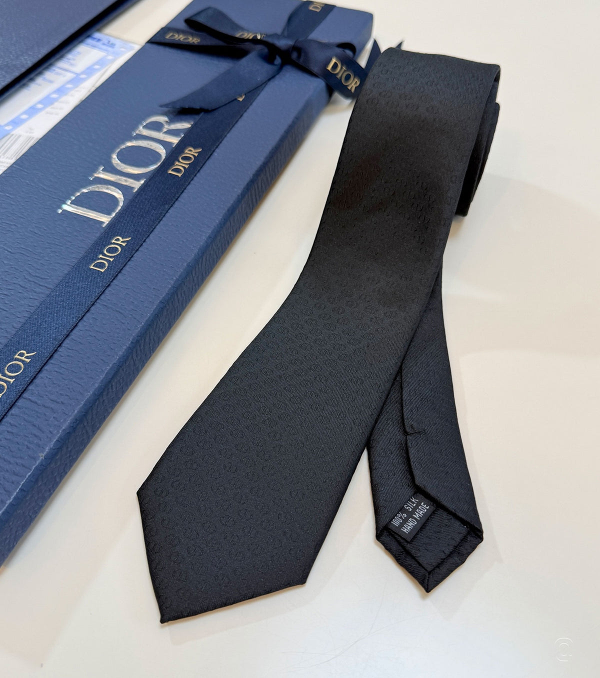 Копринена вратовръзка