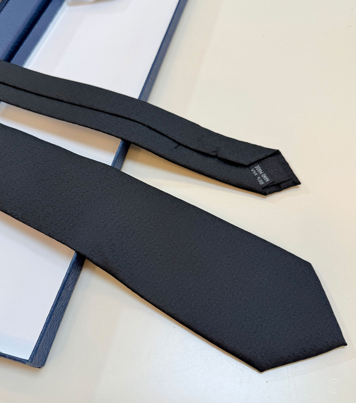 Копринена вратовръзка