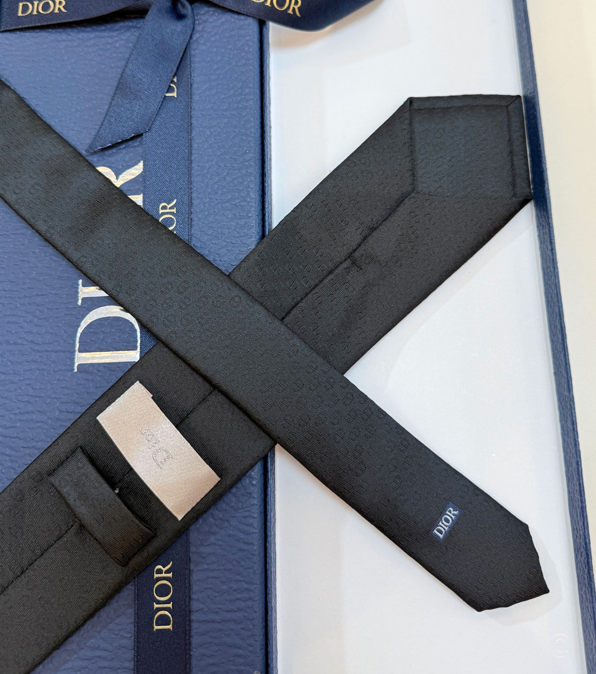 Копринена вратовръзка