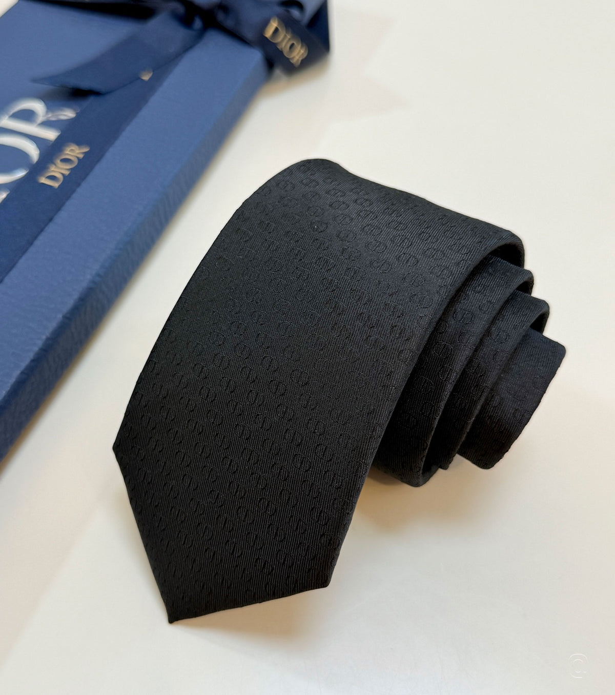 Копринена вратовръзка