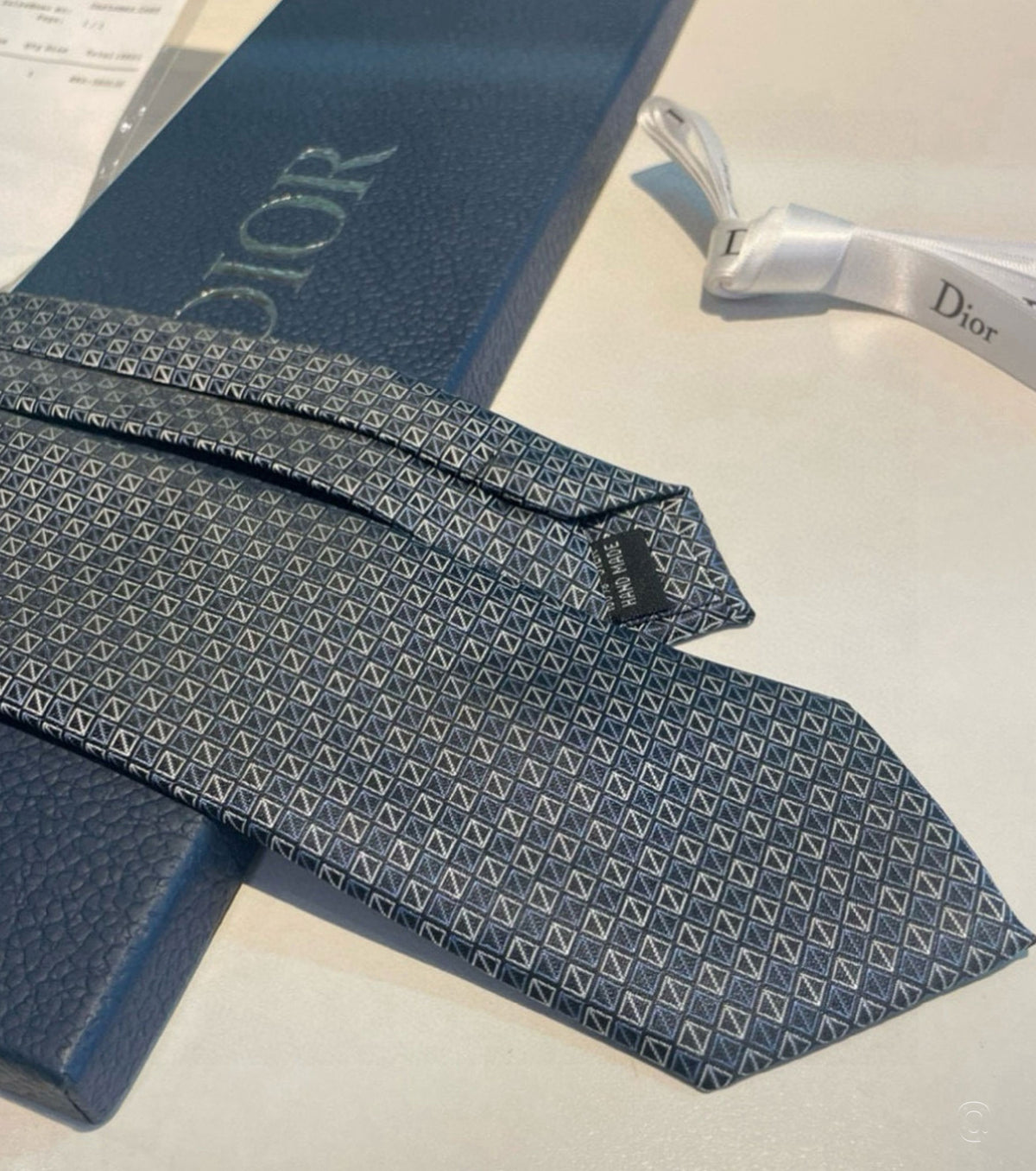 Копринена вратовръзка