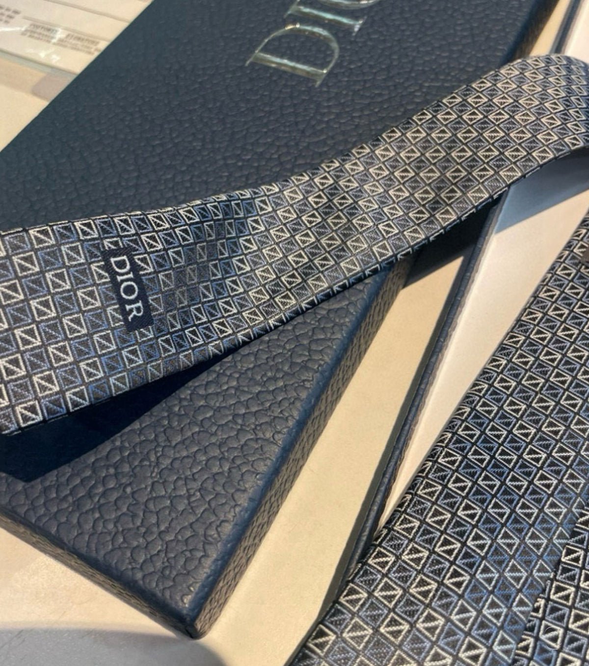 Копринена вратовръзка