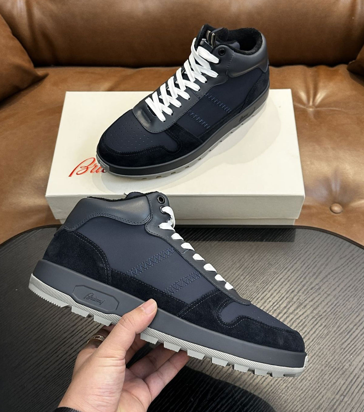 Leather sneaker