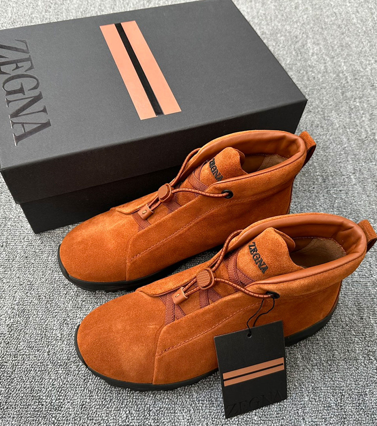 Suede Triple Stitch Vetta Sneakers