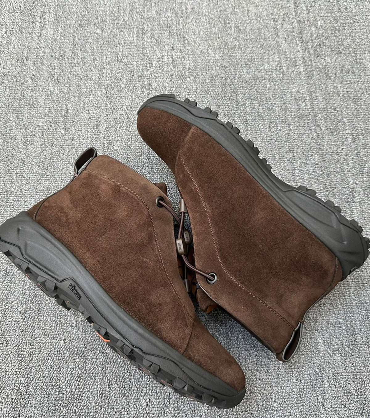 Suede Triple Stitch Vetta Sneakers