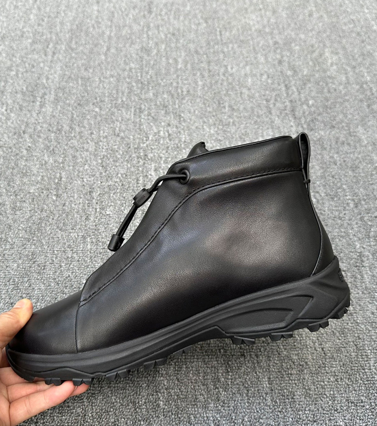 Black Leather Triple Stitch Vetta Sneakers