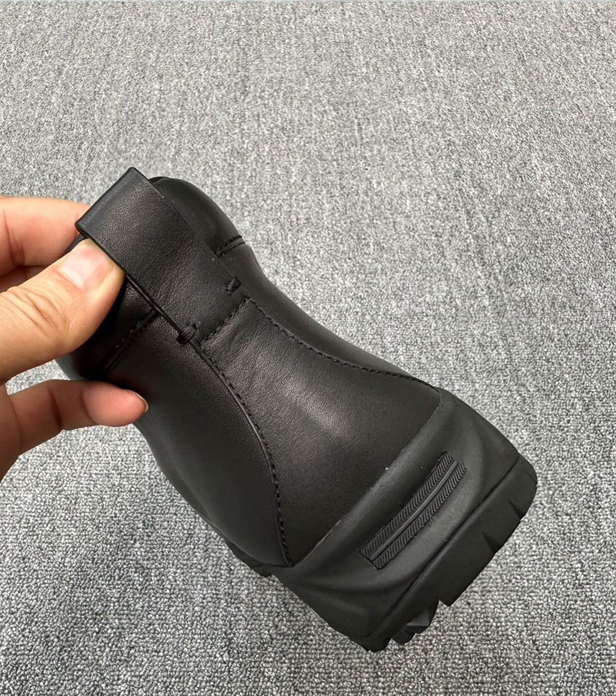 Black Leather Triple Stitch Vetta Sneakers