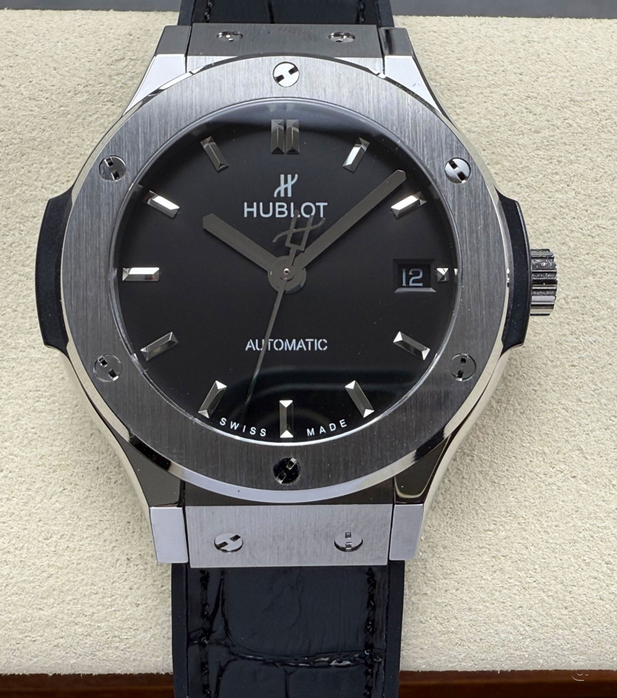 Classic Fusion Black Shiny