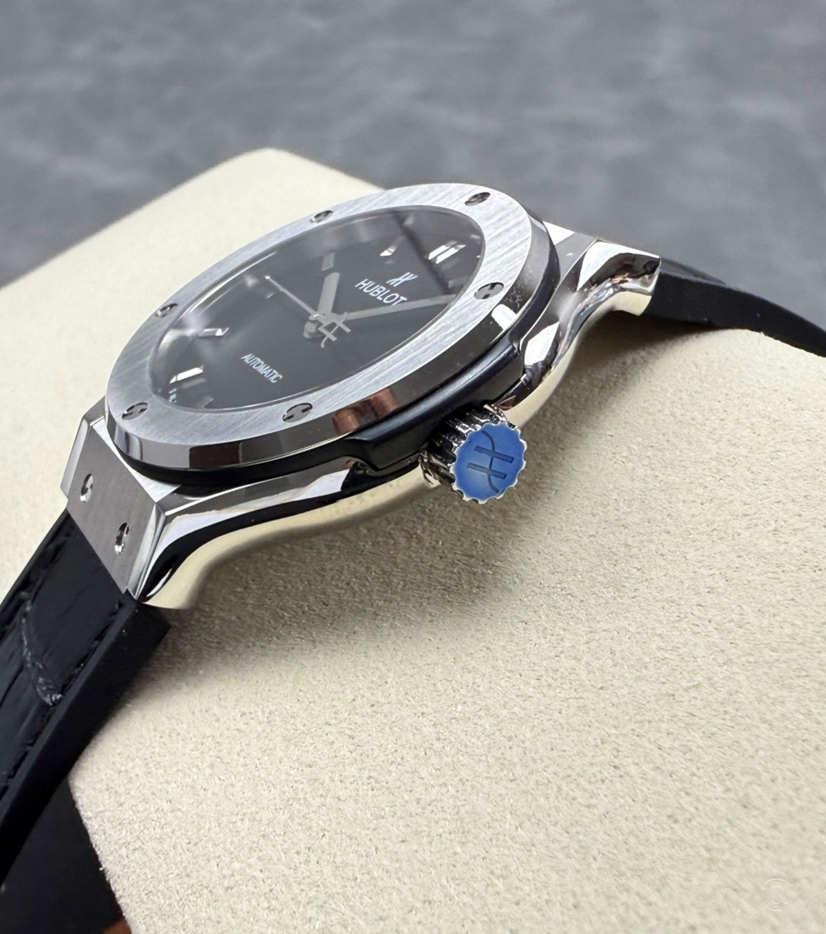 Classic Fusion Black Shiny