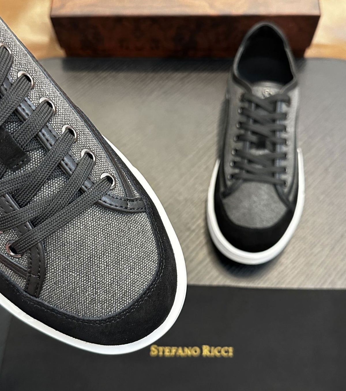 Leather and fabric Sneaker