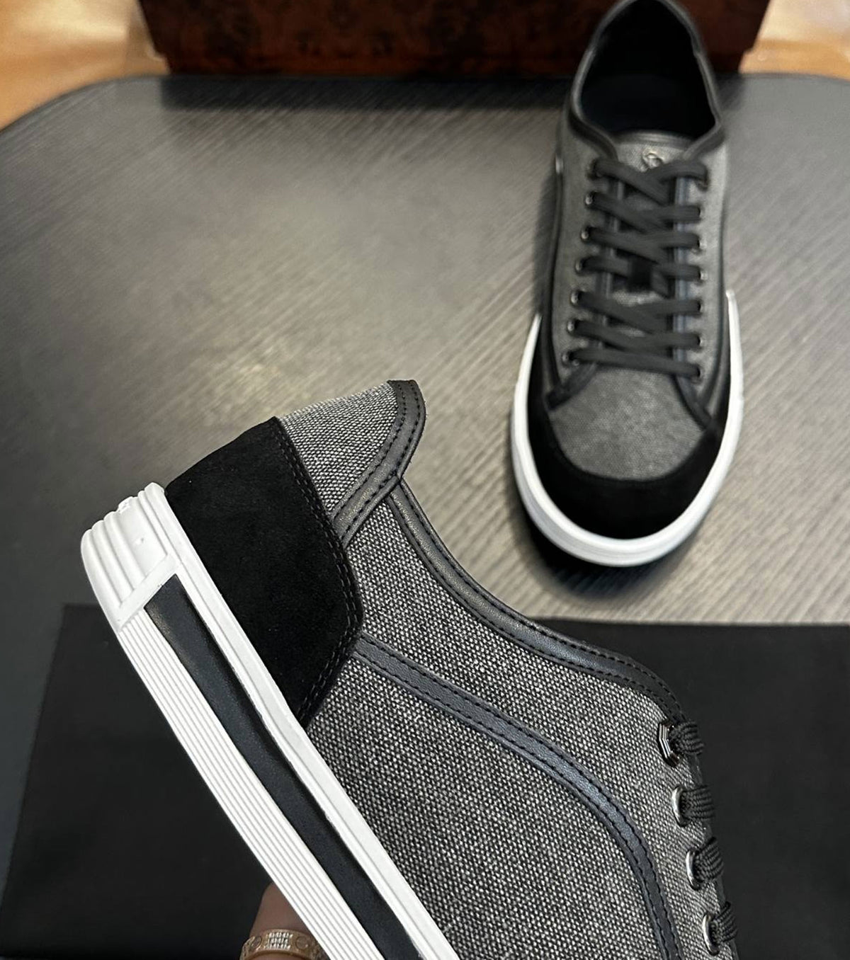 Leather and fabric Sneaker