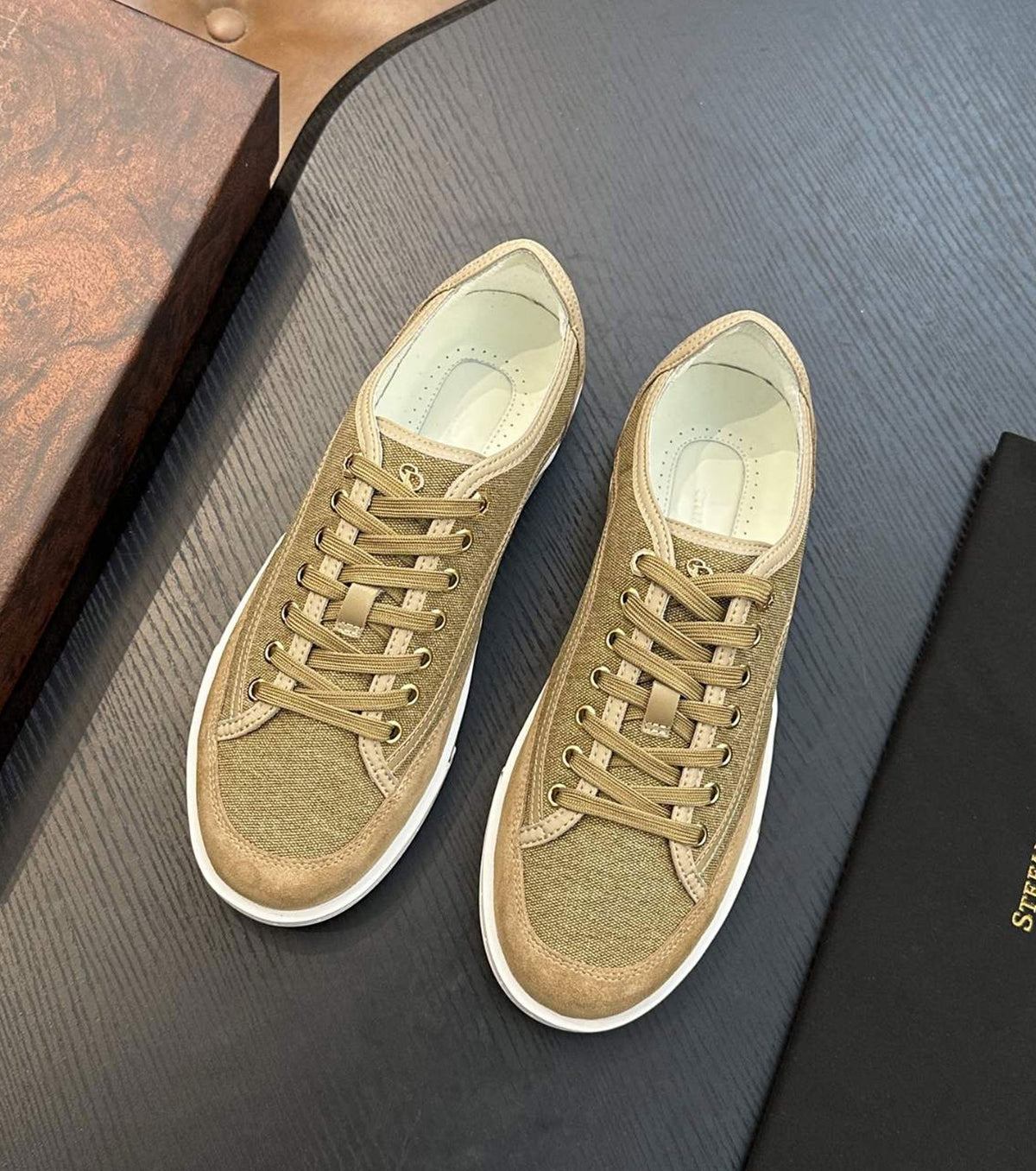 Leather and fabric Sneaker