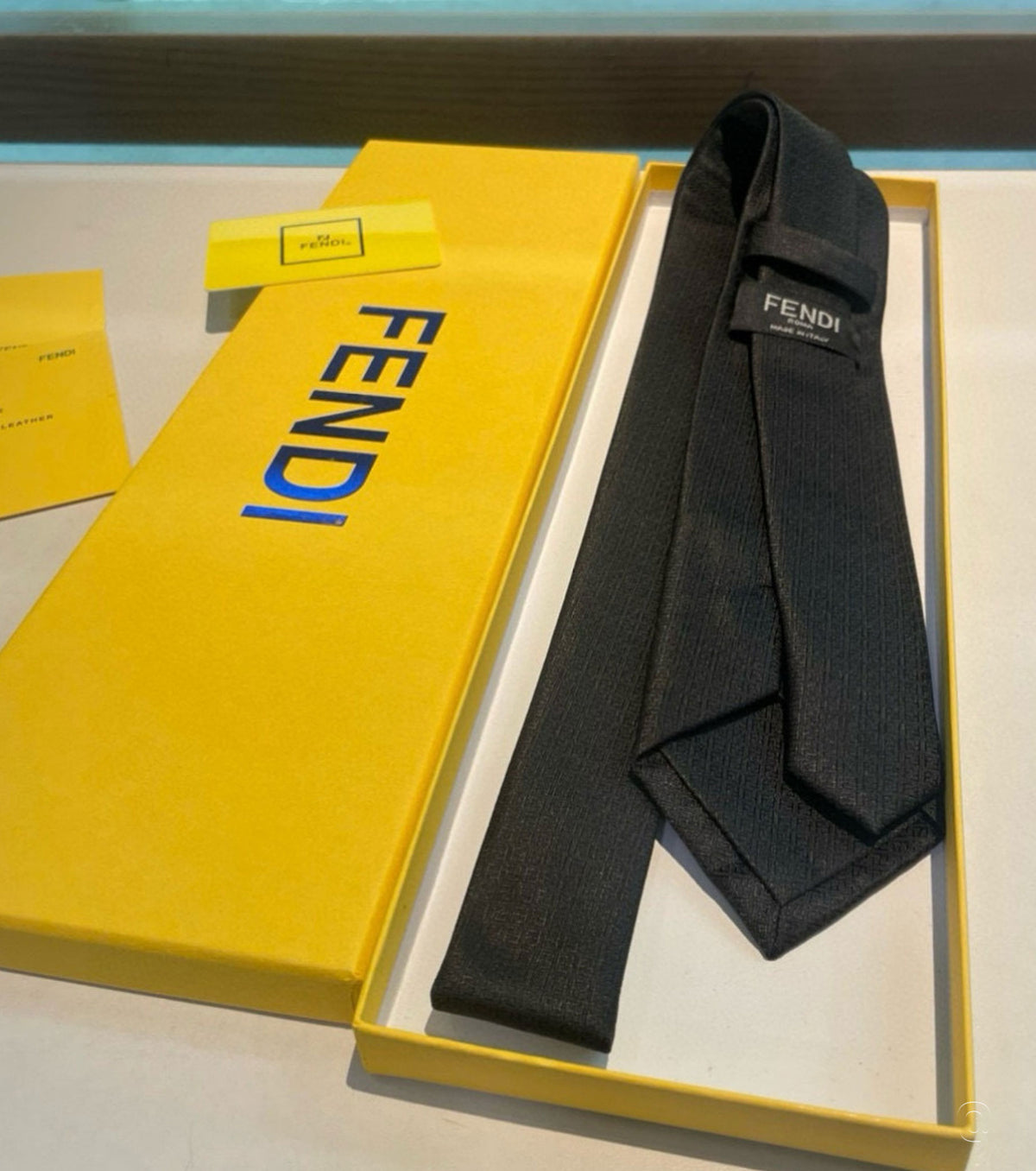 Копринена вратовръзка 