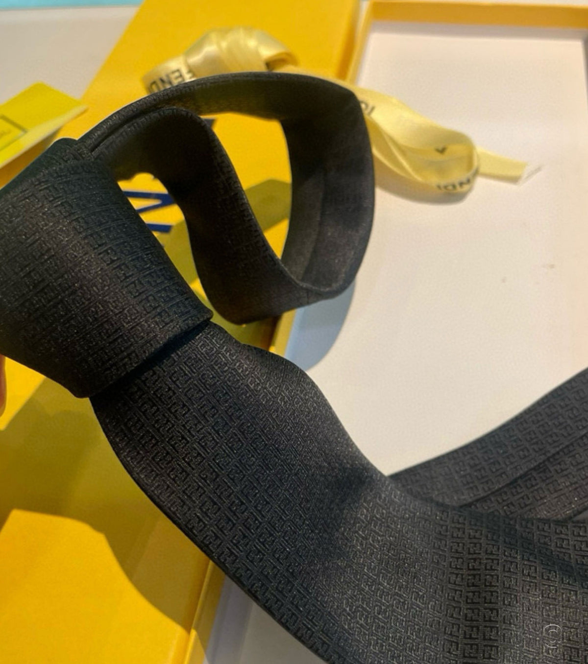 Копринена вратовръзка 