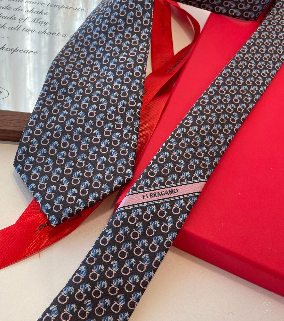 Копринена вратовръзка 