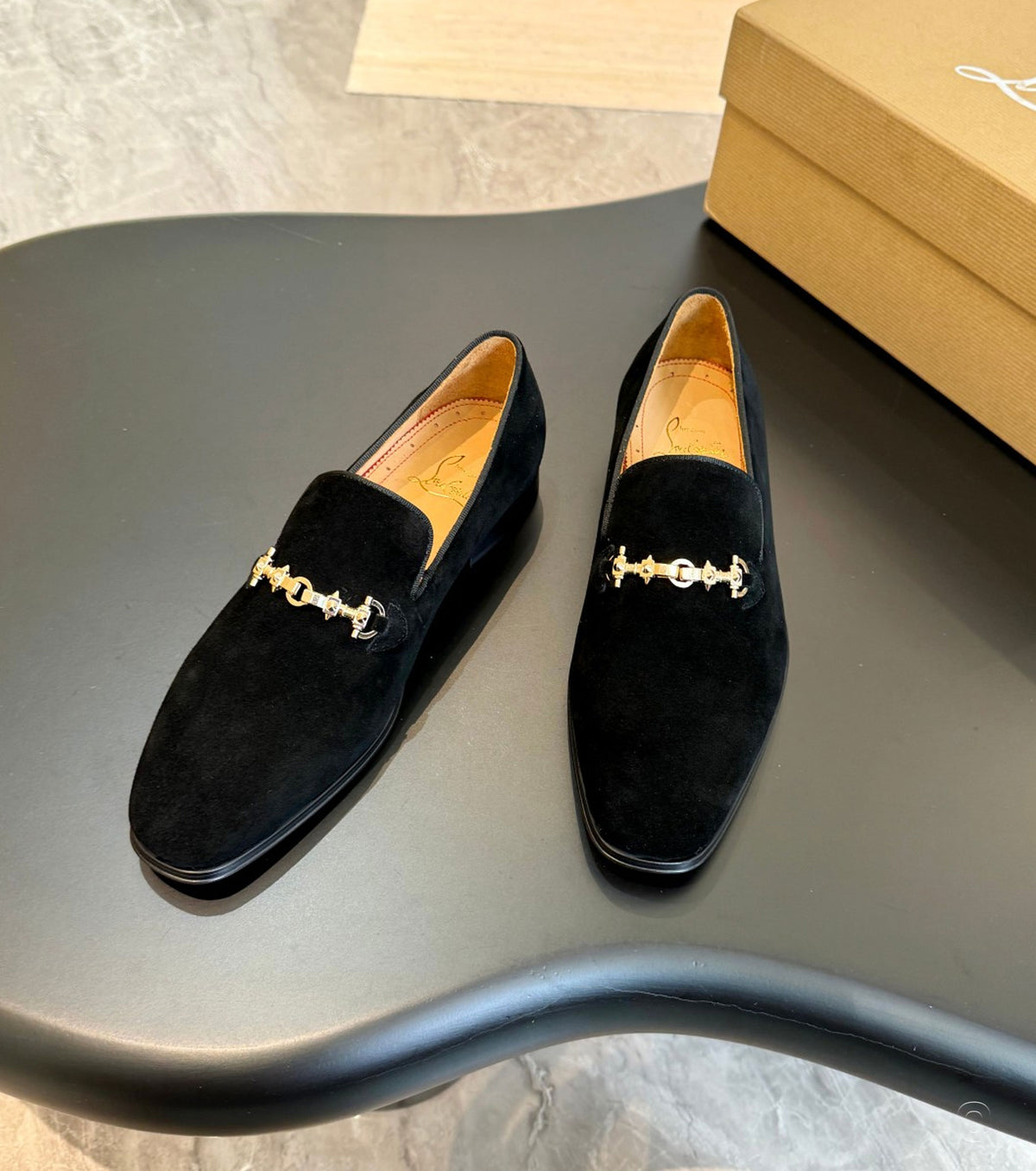 Велурени мокасини