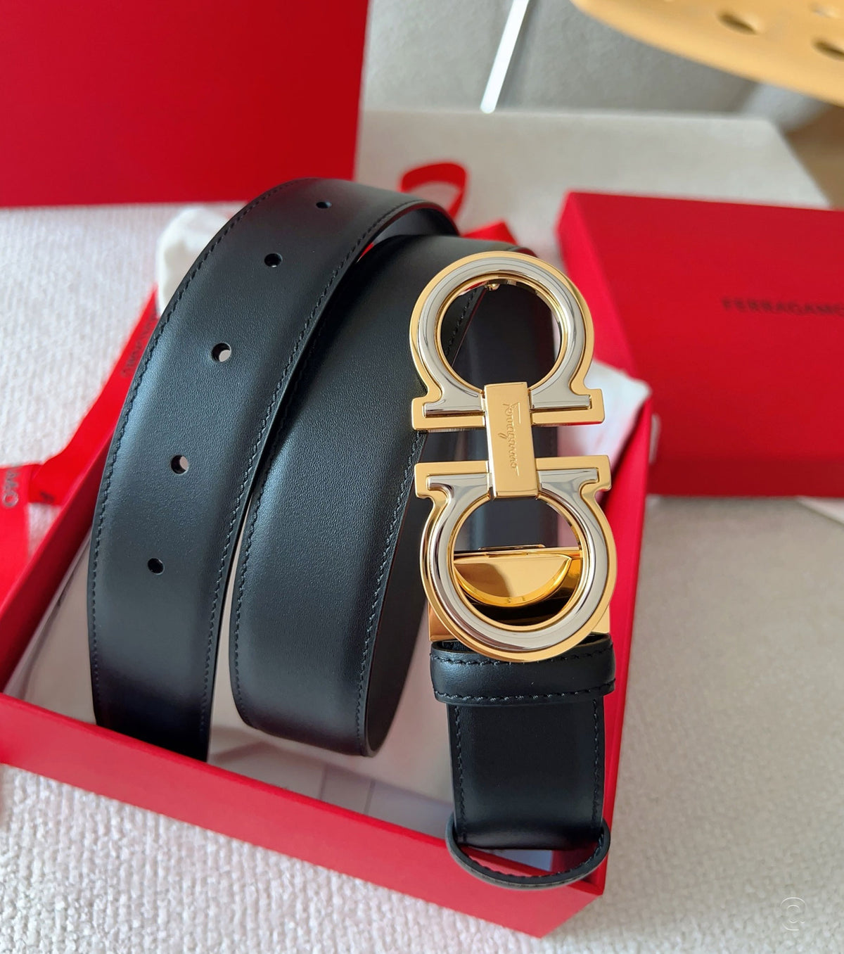 Reversible and adjustable Gancini belt