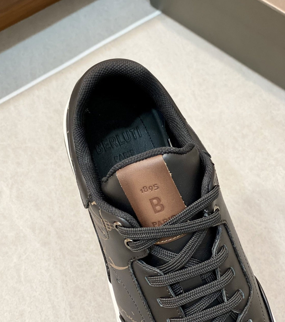 Кожени маратонки