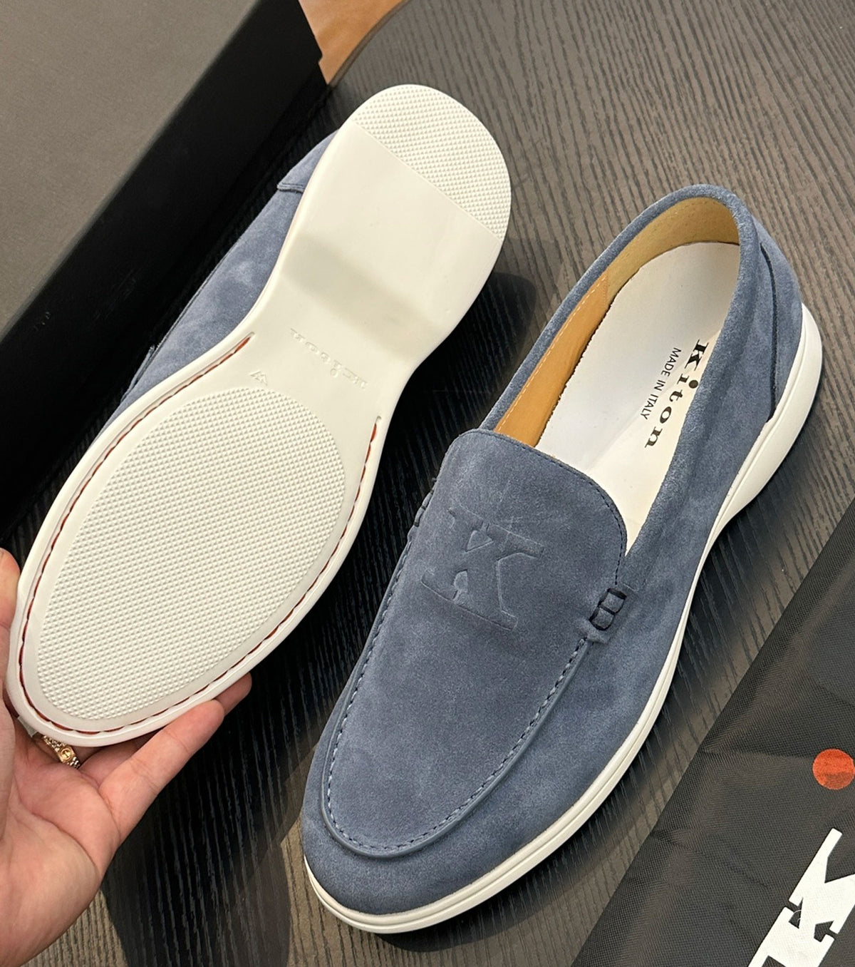 Велурени мокасини