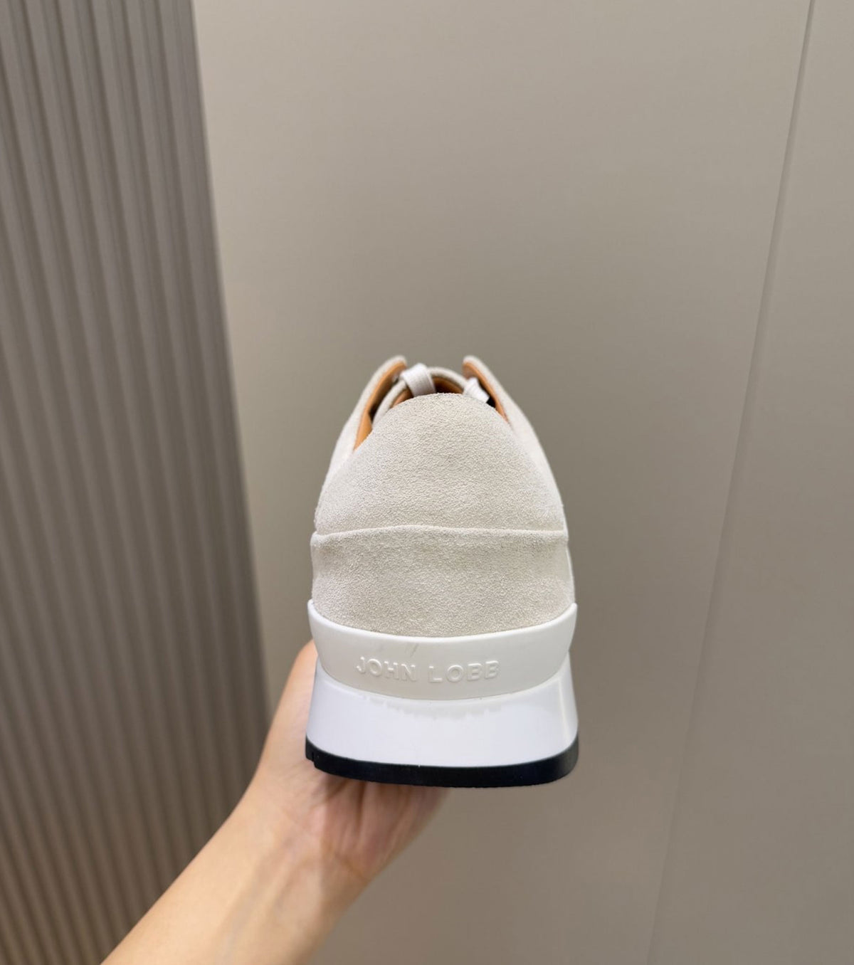 Велурени маратонки