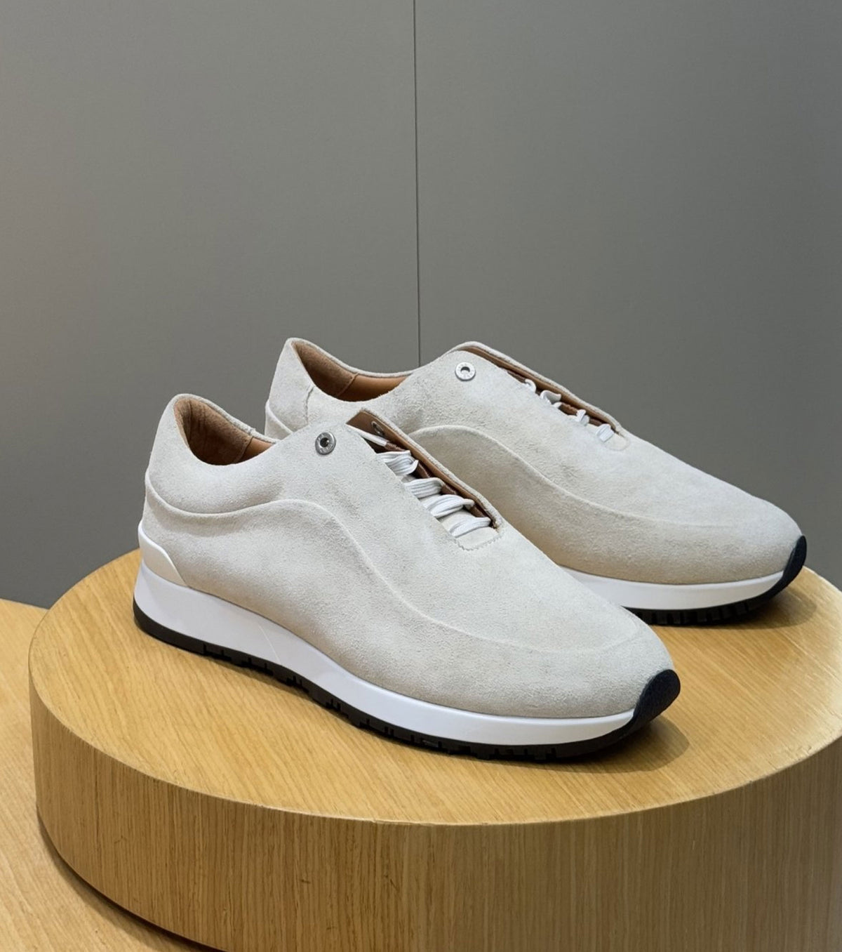 Велурени маратонки