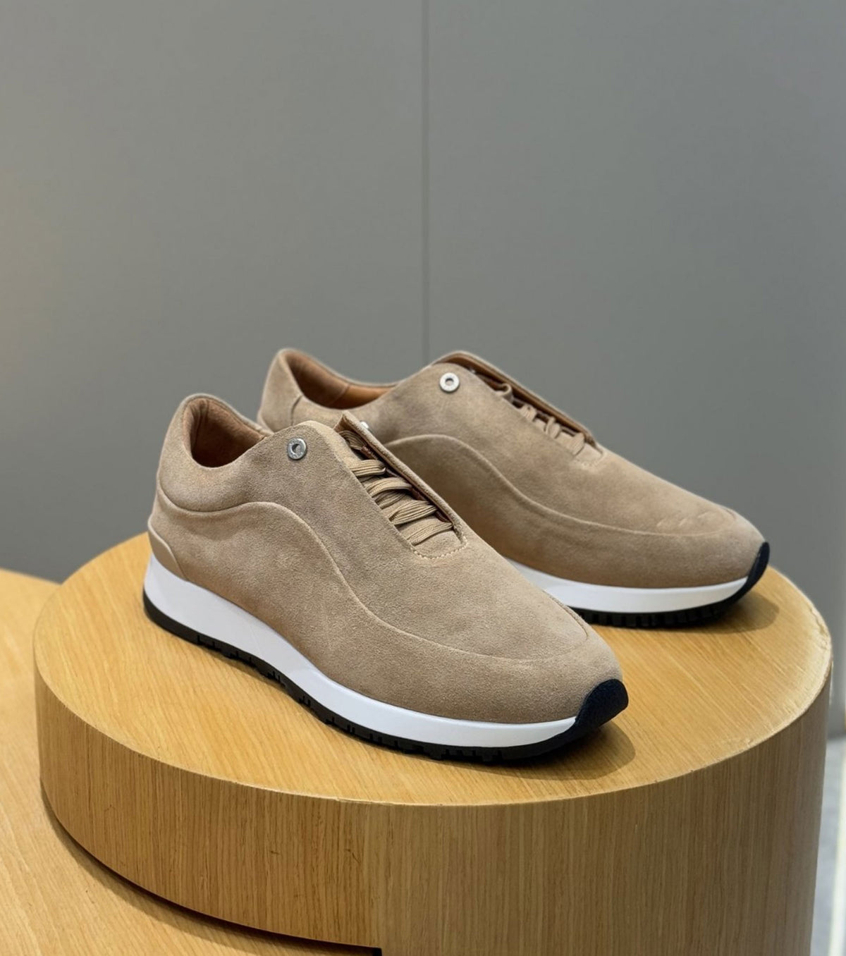 Велурени маратонки