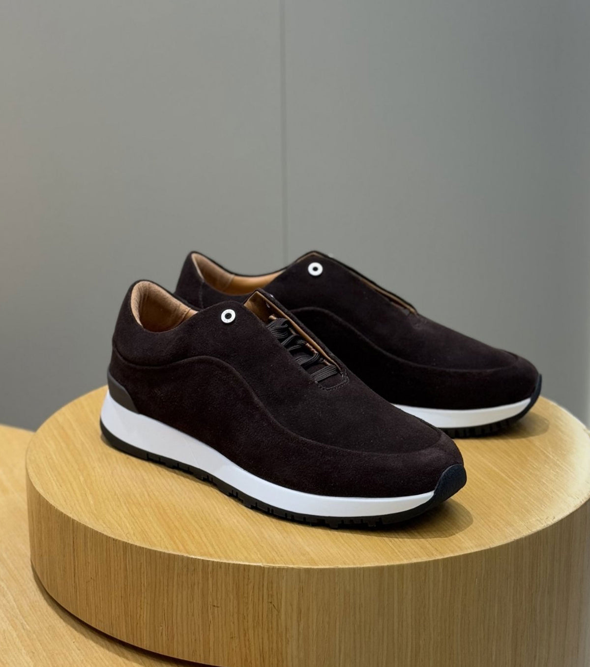 Велурени маратонки