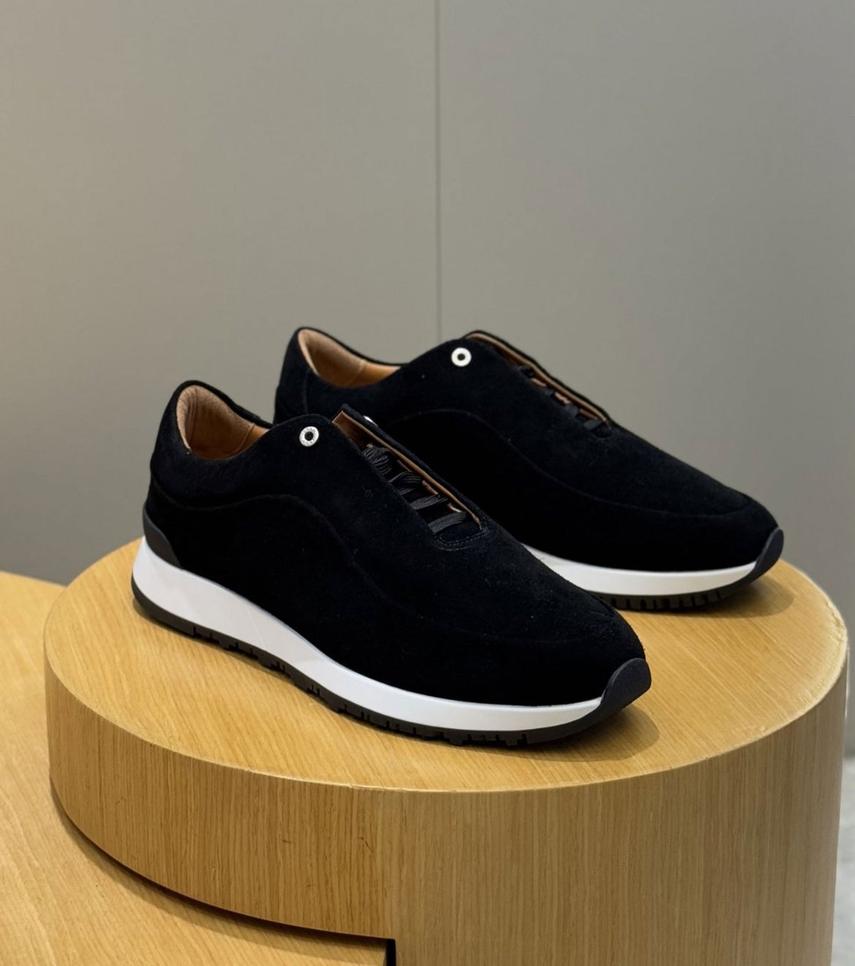 Велурени маратонки