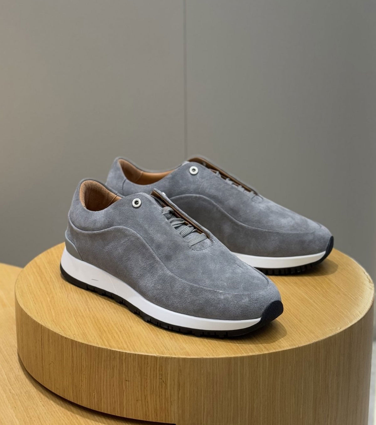 Велурени маратонки