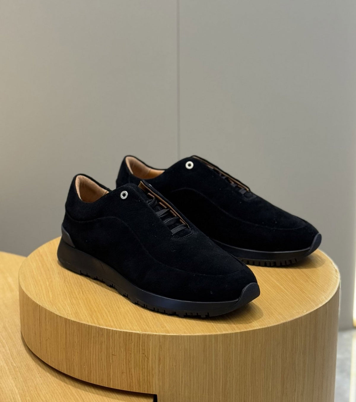 Велурени маратонки