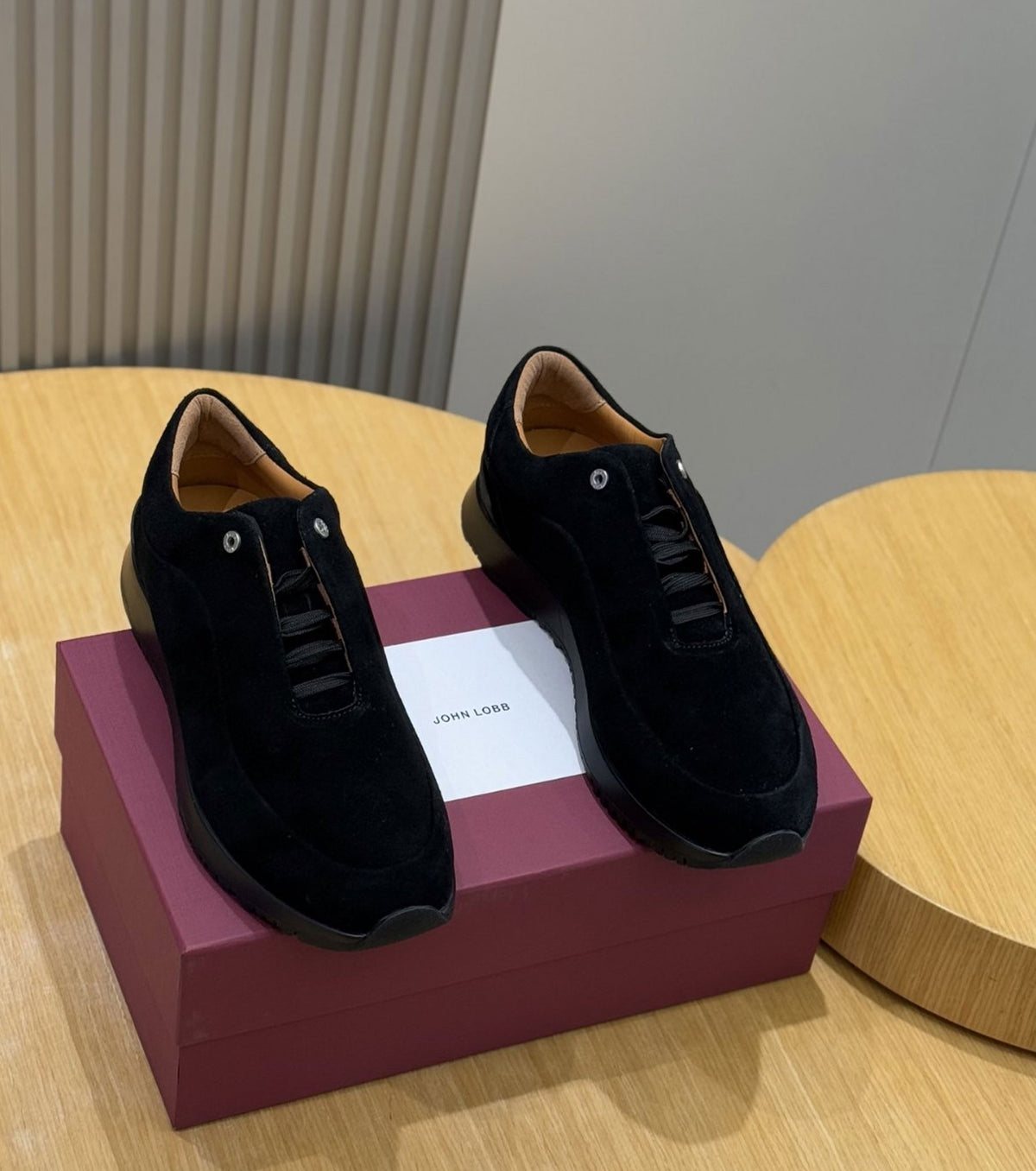 Велурени маратонки