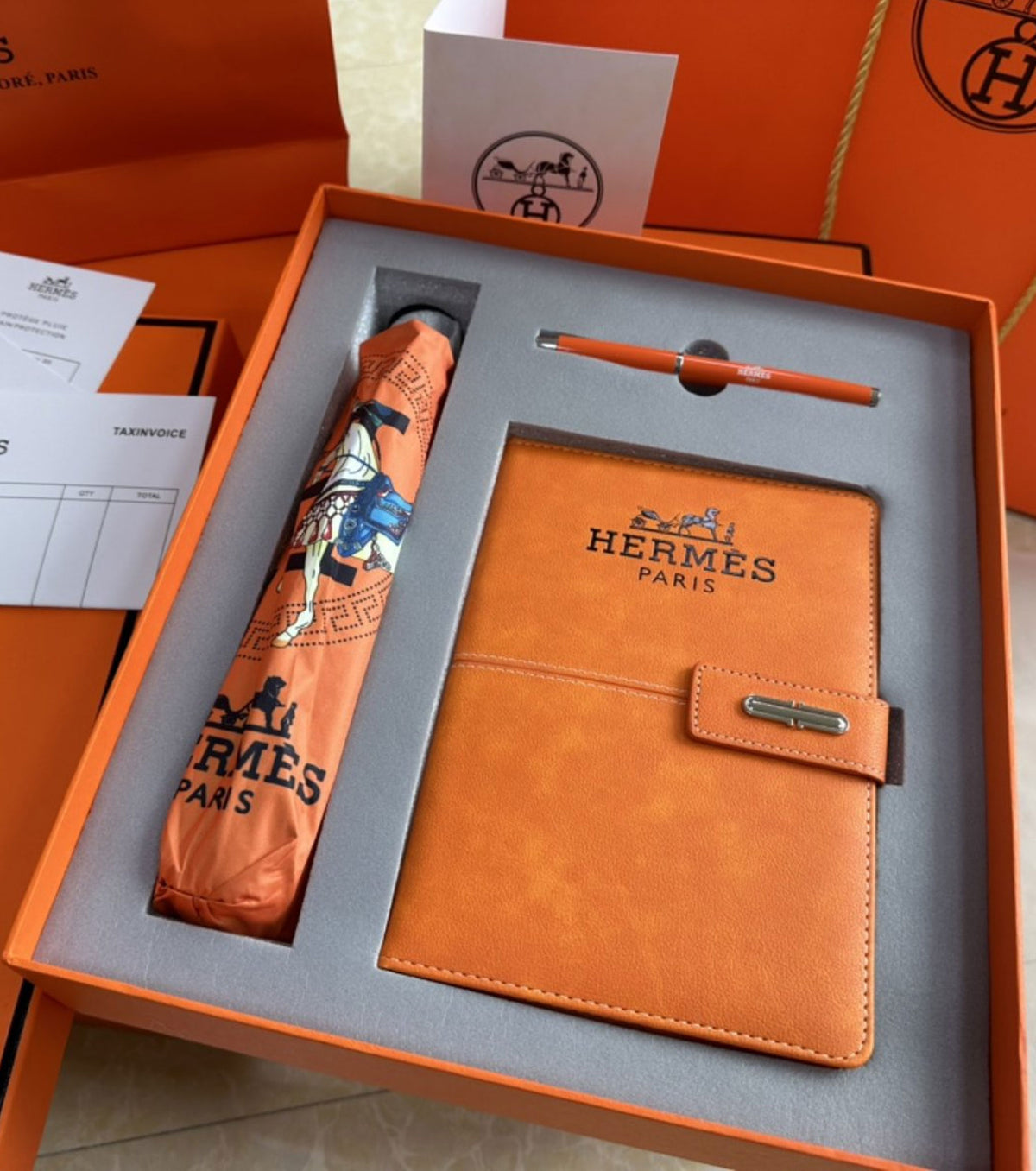 Комплект тефтер, химикалка и чадър