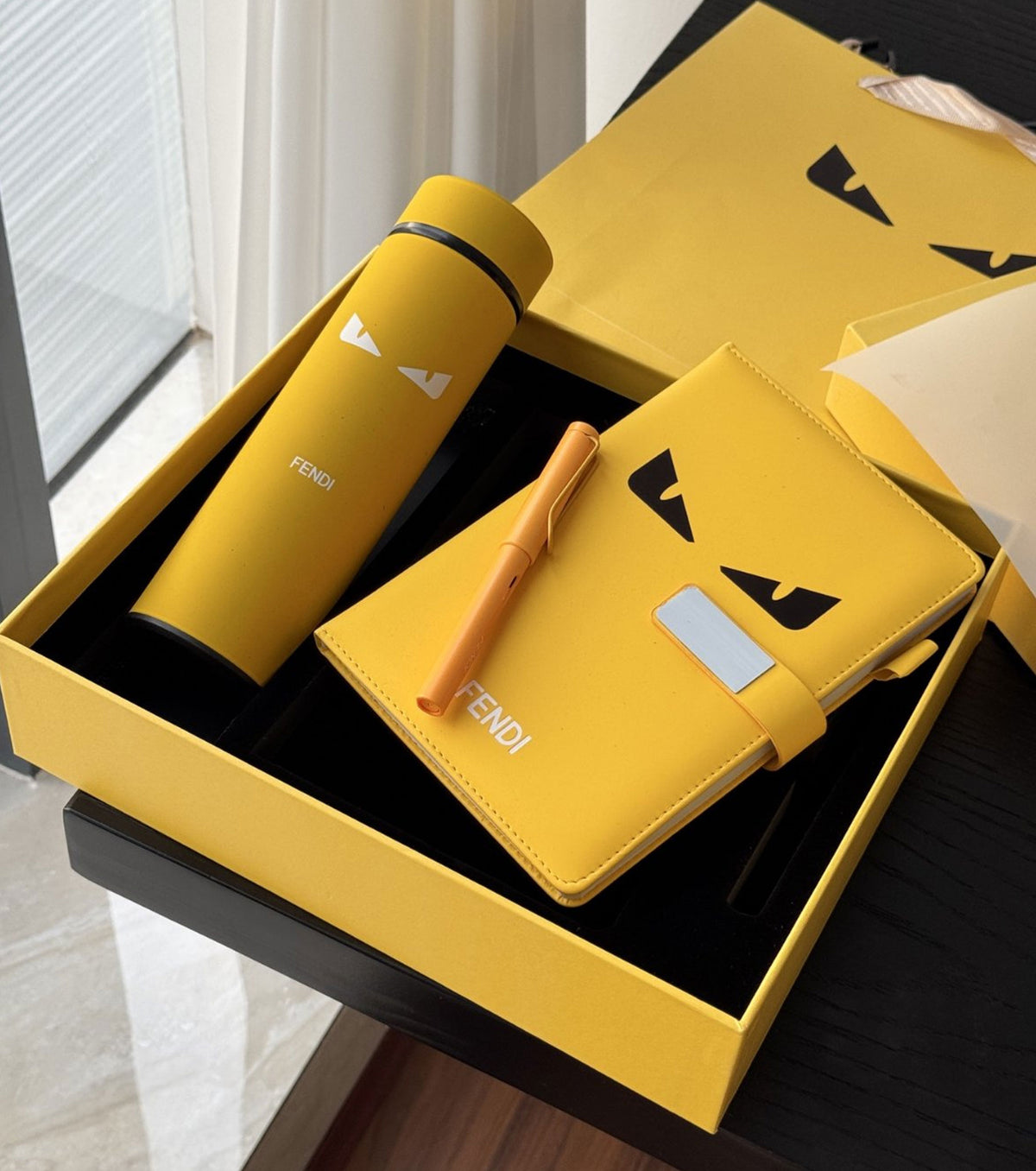 Комплект тефтер, химикалка и термос