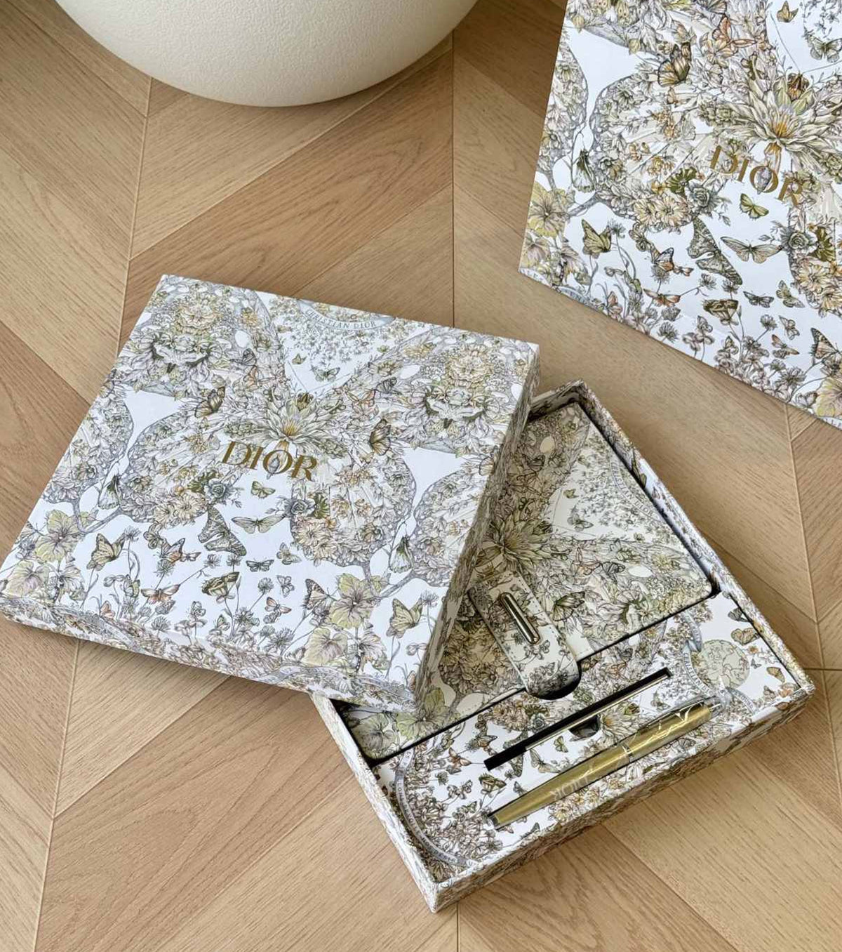 Комплект тефтер и химикалка