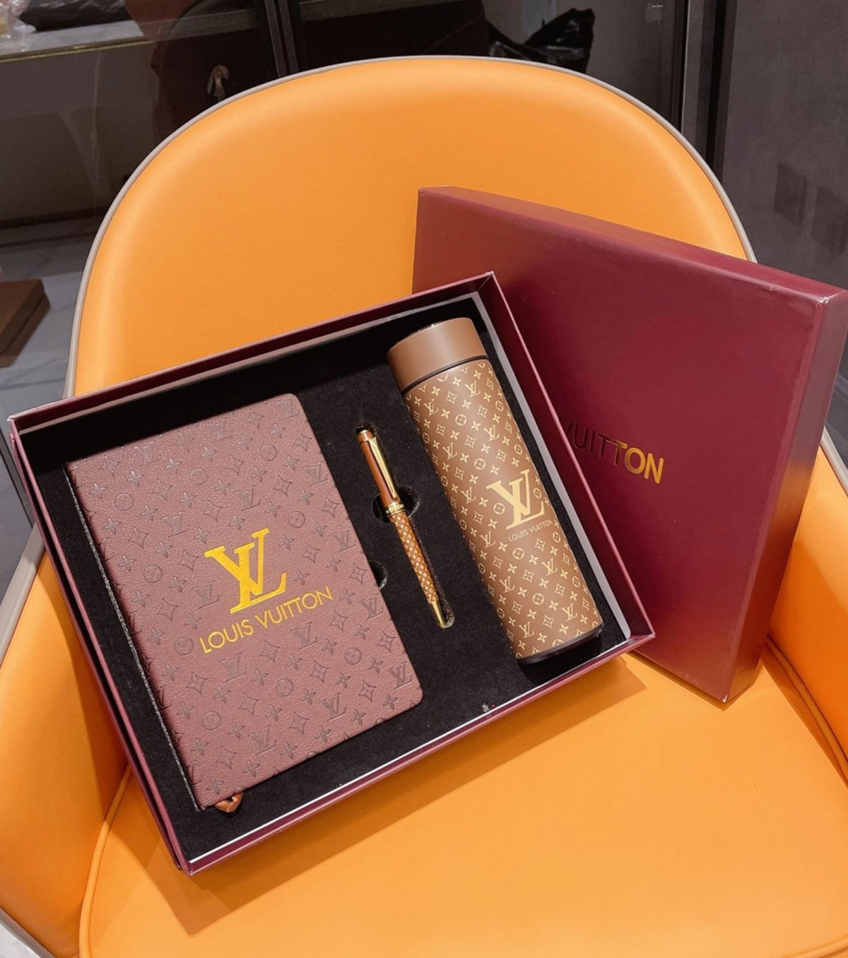 Комплект тефтер, химикалка и термос