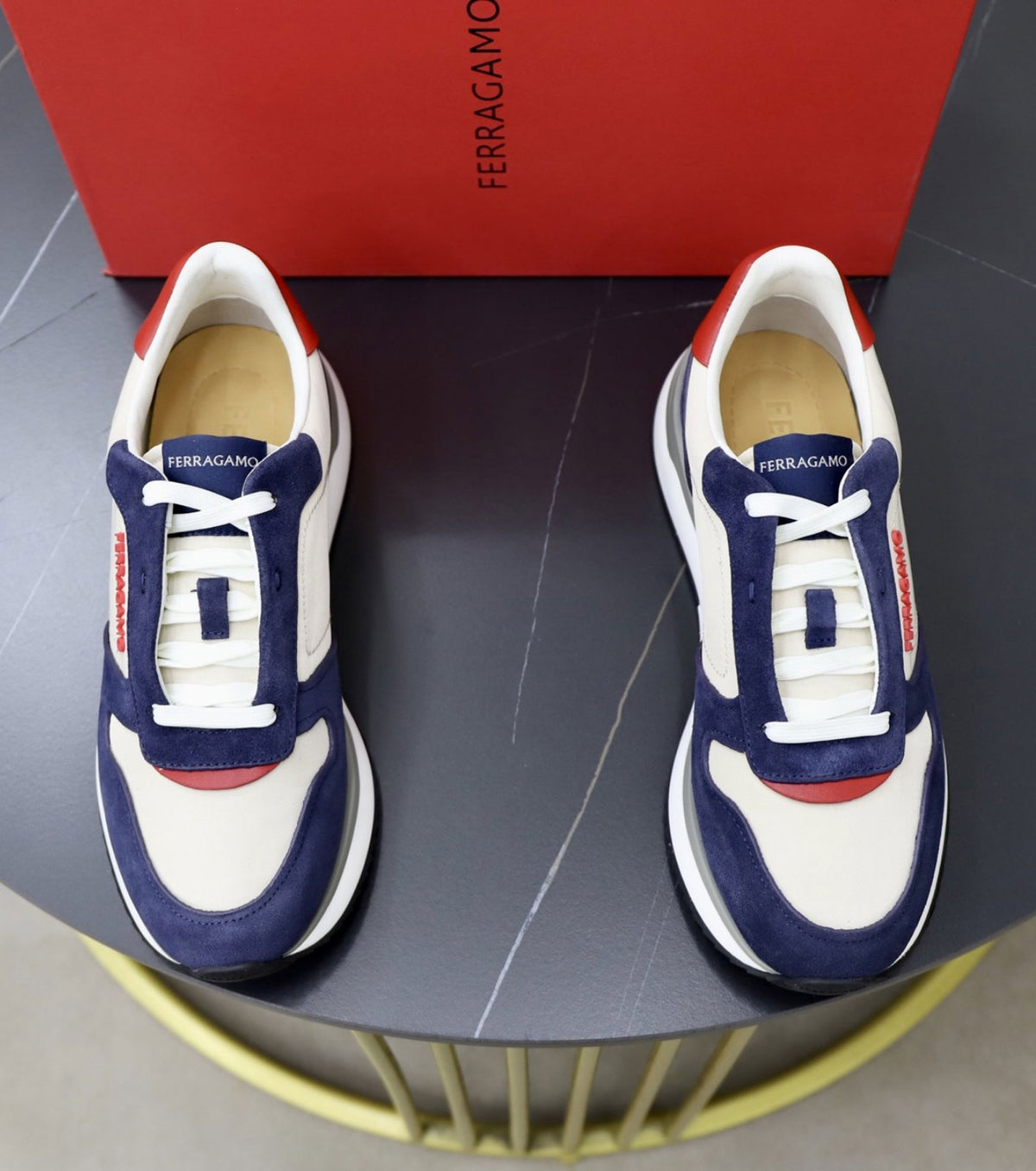 Велурени маратонки