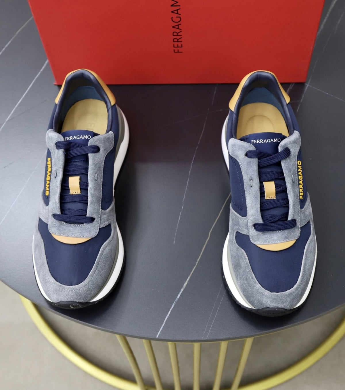 Велурени маратонки