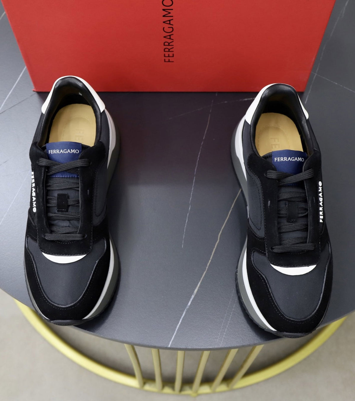 Велурени маратонки